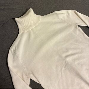 Women’s White Turtleneck Sweater - size S